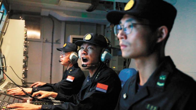 解放軍海軍某艦進行主砲系統操演。新華社