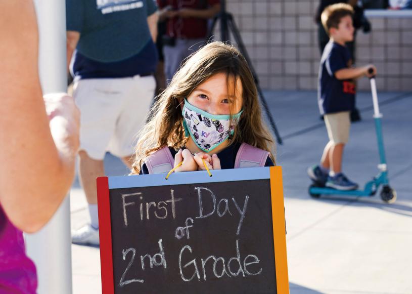 去年8月在內華達州亨德森，一名小學生開心迎來返校日。美聯社