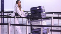 世界盃2022｜超多行李 英格蘭太太團抵卡塔爾