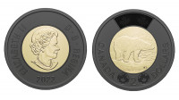 加拿大发行英女皇纪念币 黑色粗边面额两加元