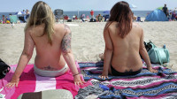 性别平权 美国观光小镇海滩可“不分性别”皆无上装