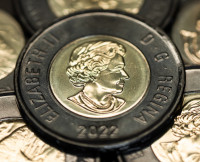 加拿大黑色两元英女皇纪念币 此处一连三天免费兑换