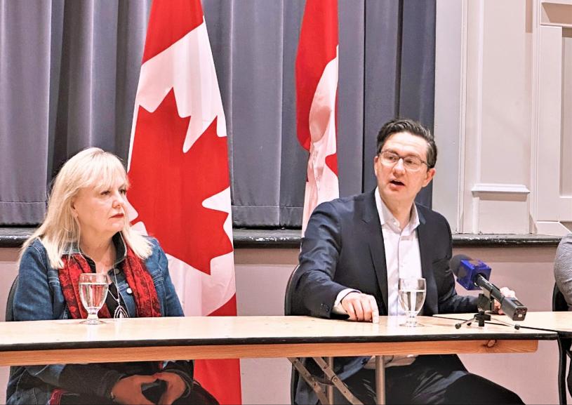 左起:保守党国会议员冯杰妮(Kerry-Lynne Findlay)、党领博励治。星岛记者摄