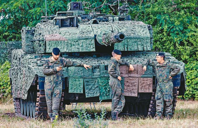 部署於德國明斯特市的一輛豹式主戰坦克。
