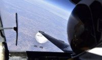 美国公报U-2侦察机伴飞中国间谍气球照片