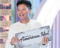 【有片】溫哥華少年登American Idol  拿下今年第一張「白金票」