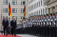 英王查理斯抵柏林國是訪問  德總統：開啟脫歐後關係新一頁