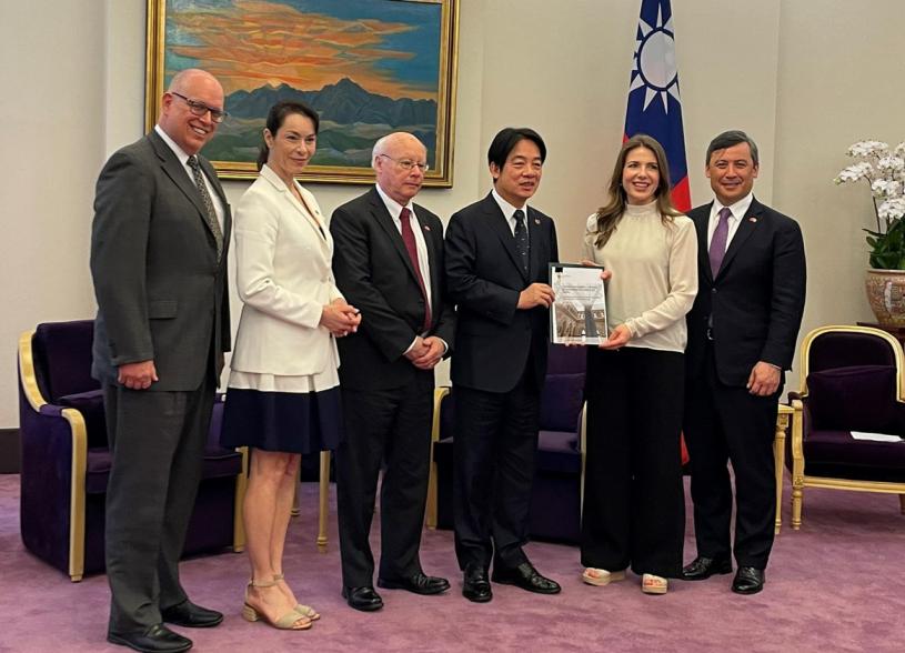加拿大眾議院跨黨派議員訪問團抵達台灣，部分成員與台灣副總統賴清德（左4）會晤。  