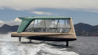 科技生活| 寶馬全景觀電動水翼船  內外混合豪車飛機元素