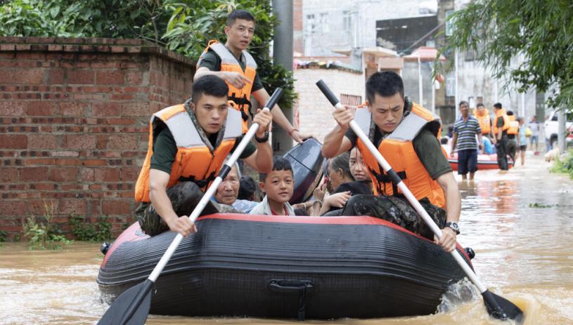 广西沿海及东南部遭遇强降雨  北海、玉林洪水围村