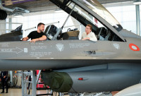 俄烏戰爭 |  荷蘭丹麥宣布提供F-16  澤連斯基檢閱戰機讚歷史性決定