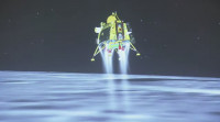 印度“月船3号”航天器成功降落月球南极 首个完成可控软着陆探月国家