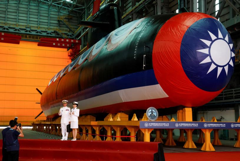 台湾首艘自制潜艇“海鲲号”下水　解放军：螳臂挡车