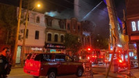 王后街四级火警 多伦多两宗火警两消防员受伤