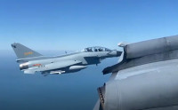 【有片】加媒拍摄到中国拦截加拿大军机  两机距离只有5公尺
