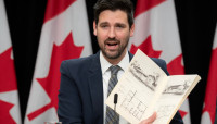 渥京重启二战住屋计划 住房部长建议应考虑移民计划改革