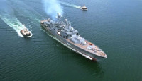 俄军舰南海反潜演习  向模拟敌军潜艇发射深水炸弹