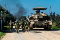 以军袭加沙中部难民营酿23死  美CIA局长斡旋停火谈判