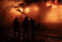 俄乌战争｜乌克兰油站遭空袭“火流成河” 烧死7人包括一家5口