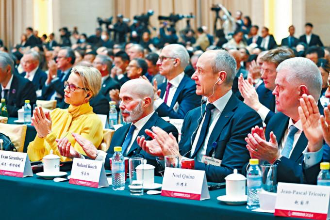 习近平或接见部分参加中国发展高层论坛的外国嘉宾。
