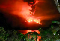 印尼火山爆發緊急疏散逾萬人  馬航取消往返吉隆坡砂拉越航班