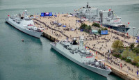 解放軍海軍成立75年 舉辦艦艇軍營開放活動