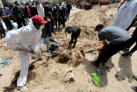 加沙医院乱葬岗发现近300具遗体   部份手脚被绑疑遭处决
