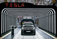 Tesla大裁员︱内地应届生OFFER被取消仅赔一个月底薪  其他电动车厂即抛“橄榄枝”