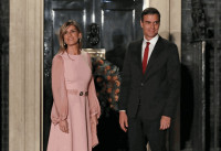 妻子卷贪腐调查  西班牙首相桑切斯暂停职务：考虑应否留任
