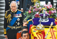 英皇患癌后传健康逐渐恶化   白金汉宫定期更新丧礼计画