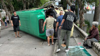 錦上路小巴捱撞翻側至少6傷 肇事車輛不知所終