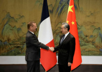 王毅與博納通電話 冀法國推動歐盟繼續奉行積極務實的對華政策