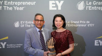 华裔企业家杨秀伟获商界奥斯卡奖  分享创业秘诀