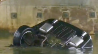 科技/有片| 汽車落水新技術救命 車窗自動降下助逃生