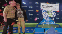 安省伉儷贏7千萬Lotto Max  兩夫婦喜極而泣