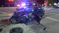 司機夜半「超速」衝撞公用設施  把自己車子撞成了廢鐵