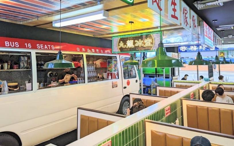 悉尼九龙冰室的“红van”,表面是小巴,实际是水吧。 (图 : Tastyfoodpixels)