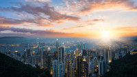 发展商稳健理财 储足弹药 进取出价撑市 李声扬:前几年审慎 才有资源投地